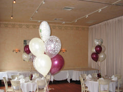 Balloon arrangement centerpiece for table decor with latex balloons and heart mylar top